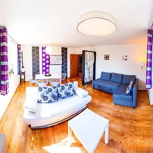apartment-pod-sychrovem.praguehotelsweb.com/